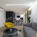Downtown Marcius Luxury Apartment With Jacuzzi & Sauna