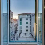 Downtown Marcius Luxury Apartment With Jacuzzi & Sauna